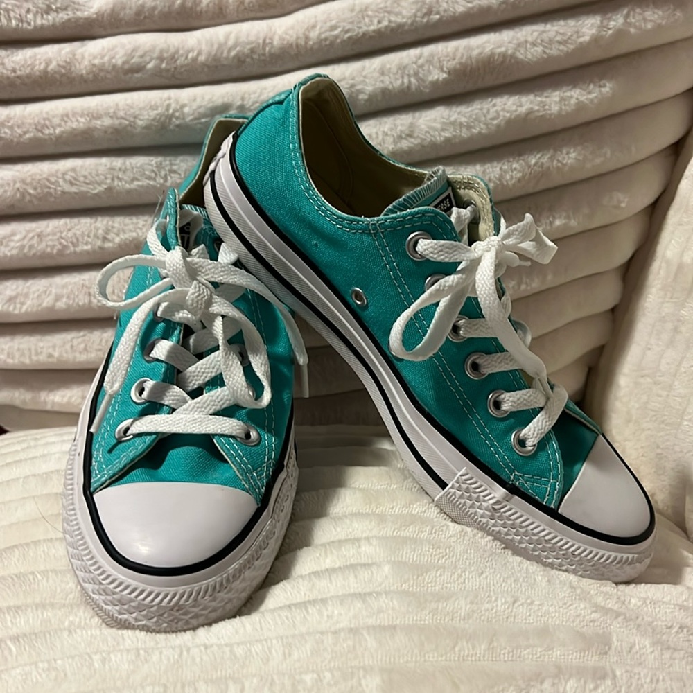 Women’s size 7 All Star Converse